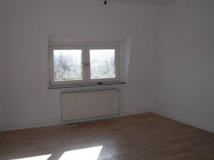 *Sanierte Wohnung in der List zentrumsnah mit guter Anbindung optional mit Dachboden 180 m2 mit zu vermieten * 1 zimmer
