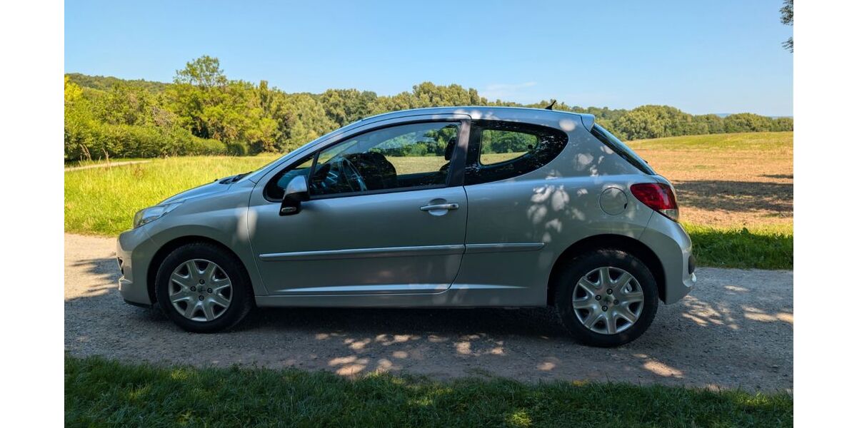 Peugeot 207 102.000 km 1.999 &euro; Kassel 34119