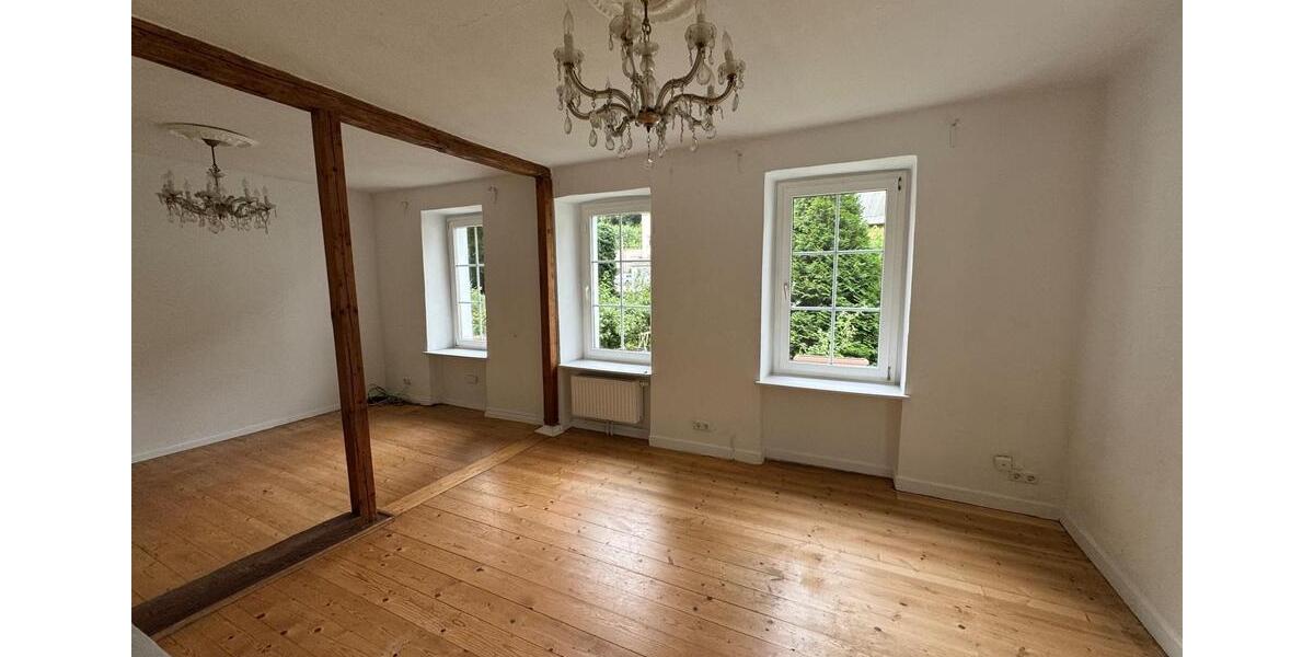 Idyllisches EFH mit großem Garten und Pool (Kauf möglich) 7 zimmer