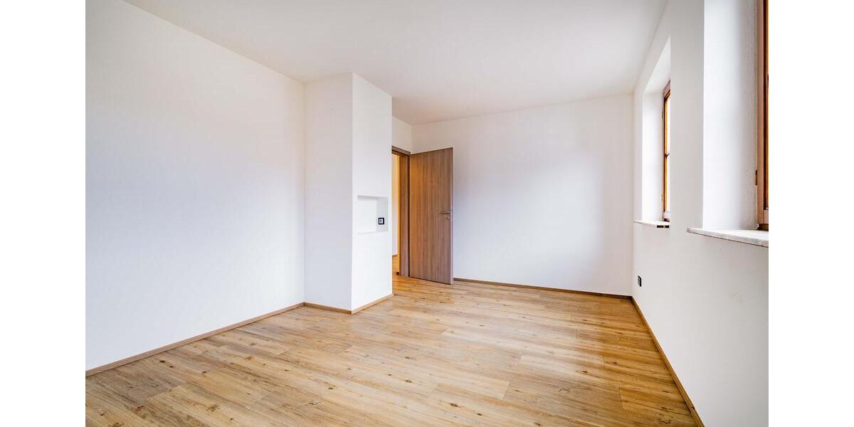SOFORTBEZUG – 4-Zimmer-Wohnung mit 140 m² und Kachelofen 4 zimmer