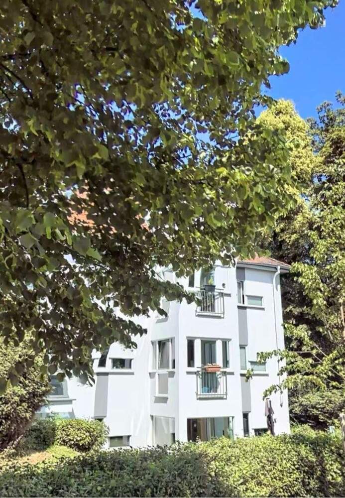 Moderne 4 Zi., EBK, TGL. Bad mit 110 m² Wfl. mit PKW-Stellplatz im I.OG eines 4 FH in schöner Randlage von HG - Dornholzhausen!