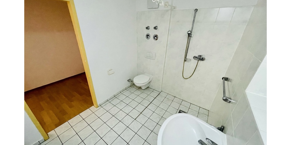 Moderne 2 Raum Wohnung mit Balkon und Aufzug - Nahe der Innenstadt - Etagenwohnung Gera Alt-Bieblach | Angebot:26882417