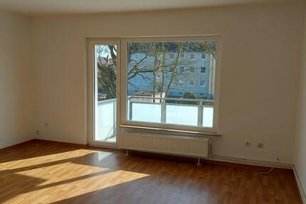 3-Zimmer-Wohnung mit Balkon zu vermieten zimmer