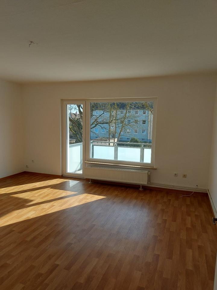 3-Zimmer-Wohnung mit Balkon zu vermieten zimmer
