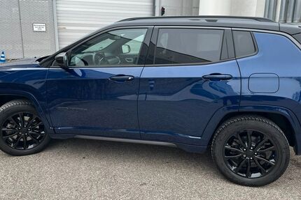 Jeep Compass 53.000 km 25.100 &euro; München 80807