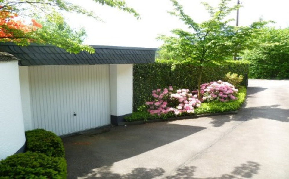 Villa Gummersbach - 6 Zimmer, 250 m&sup2;, 2.350&euro; | Angebot:25216498