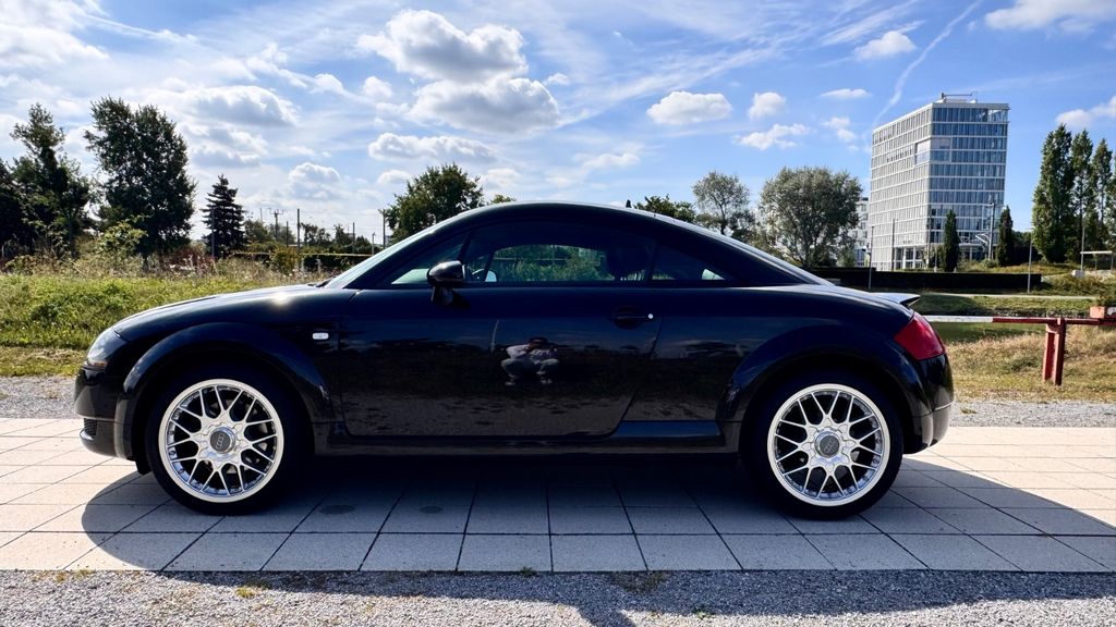 Audi TT 118.750 km 14.900 € Wolfsburg 38446