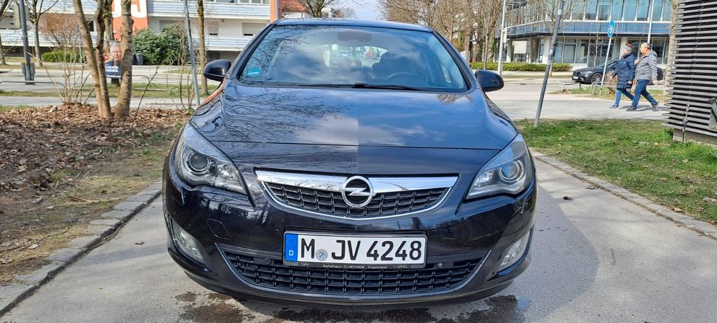 Opel Astra 182.000 km 3.950 &euro; Muenchen 80636