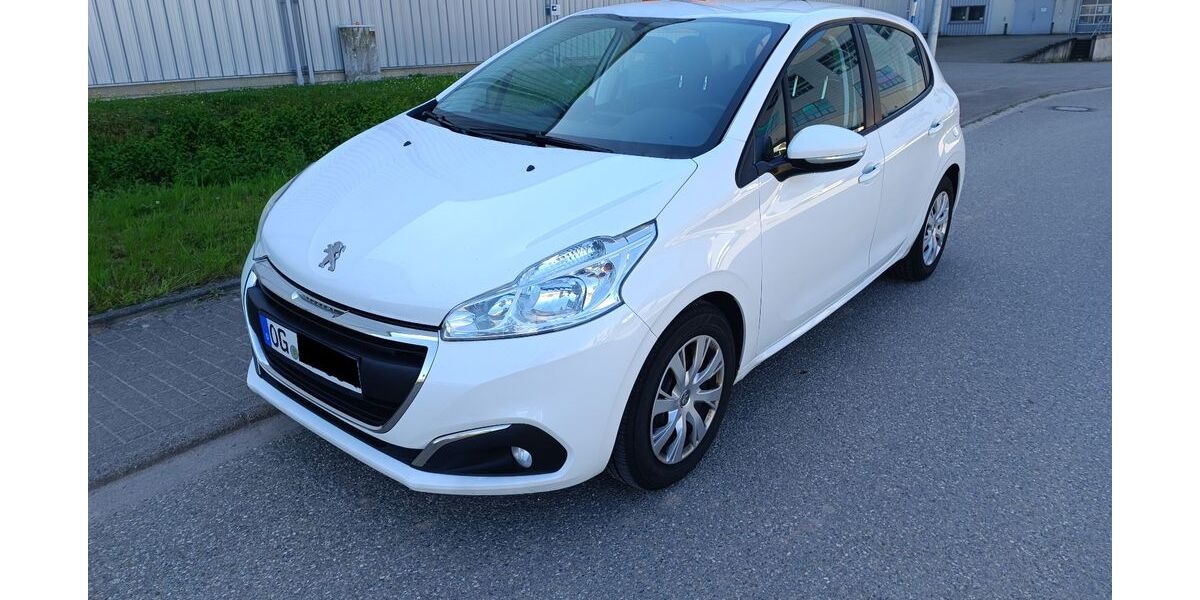 Peugeot 208 90.000 km 7.100 &euro; Offenburg 77654