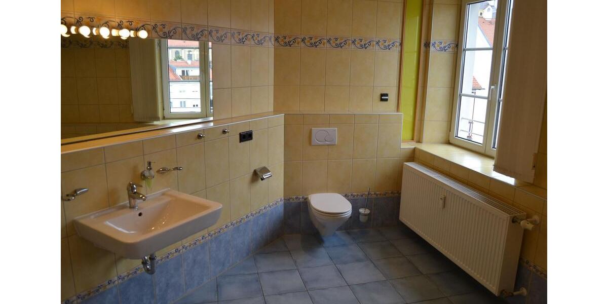 Dachgeschoßwohnung Augsburg - 5 Zimmer, 170 m&sup2;, 1.685&euro; | Angebot:26350218