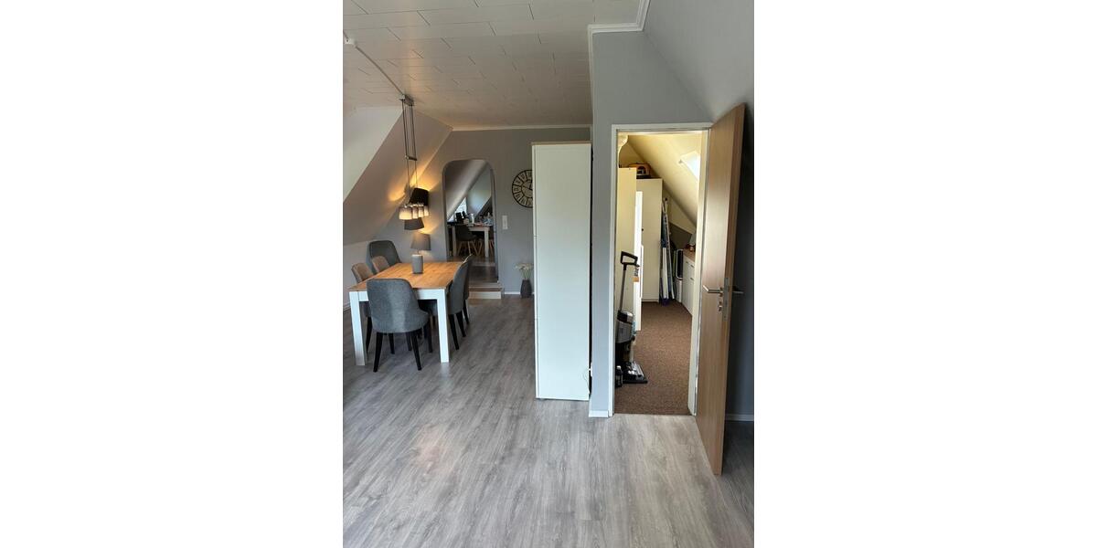 Dachgeschoßwohnung Bremerhaven Schiffdorferdamm - 3 Zimmer, 96 m&sup2;, 195.000&euro; | Angebot:25580552