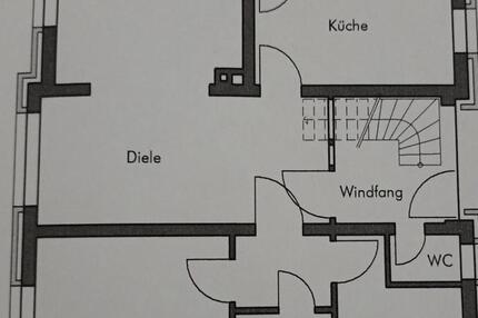 Moderne 4-Zimmer-Wohnung im Herzen der Stadt (Fotos folgen)