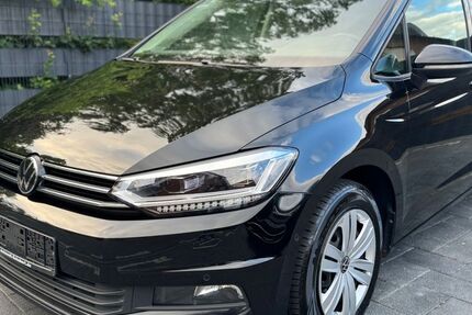 VW Touran 94.763 km 25.985 &euro; Löhne 32584