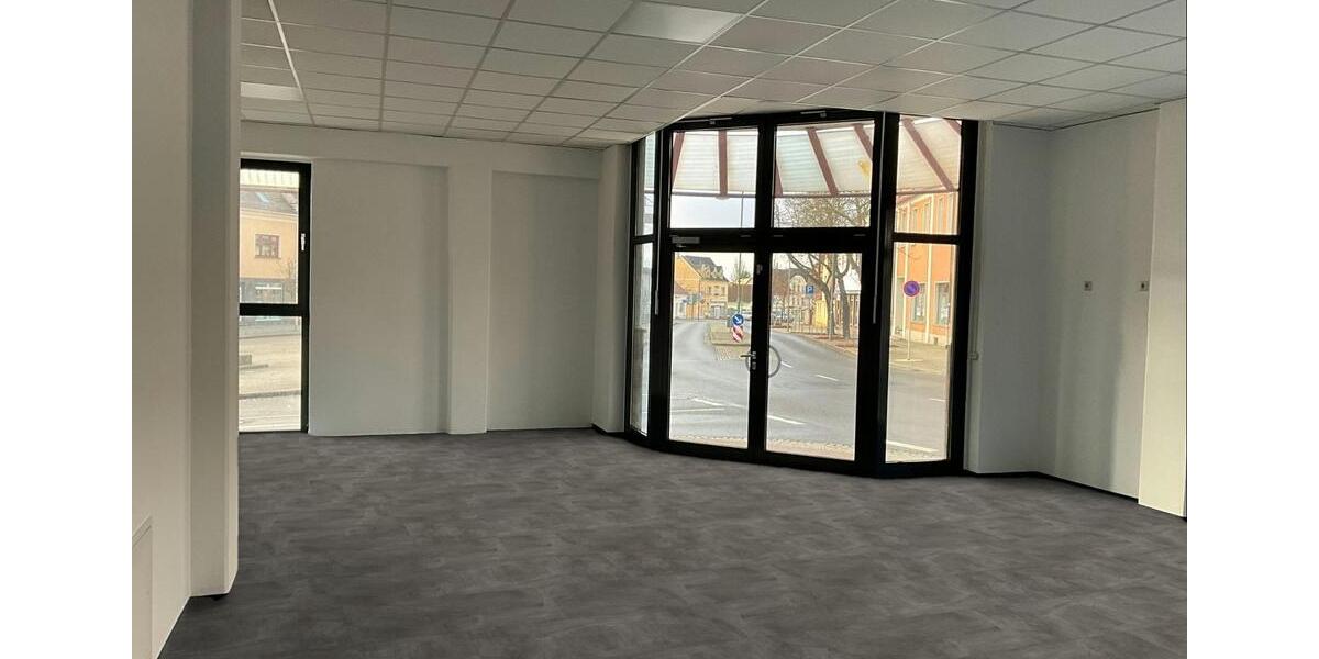 Laden Ladenlokal Gewerbe Büro direkt am Markt Lauchhammer zimmer