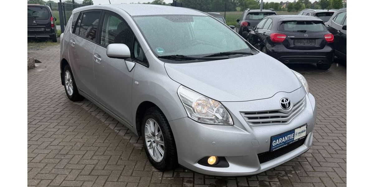 Toyota Verso 106.000 km 9.900 &euro; Löhne Mennighüffen 32584