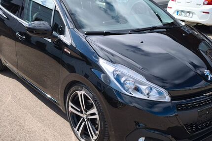 Peugeot 208 65.000 km 10.895 &euro; Villingen-Schwenningen 78052
