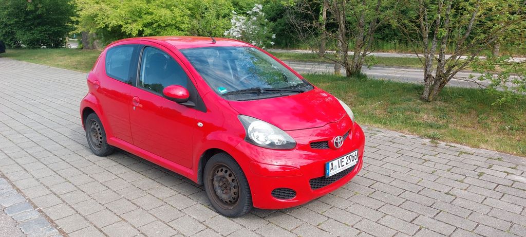 Toyota Aygo (X) 111.999 km 2.700 &euro; Königsbrunn 86343