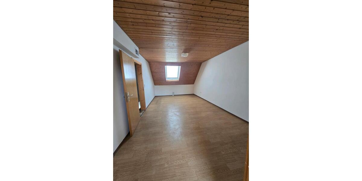 Etagenwohnung Wehingen - 4 Zimmer, 140 m&sup2;, 1.250&euro; | Angebot:26133452