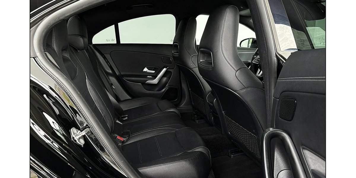 Mercedes-Benz CLA 200 d Limo LED Kamera Leder Assist. Ambient 215.000 km 19.499 &euro; Stade 21682