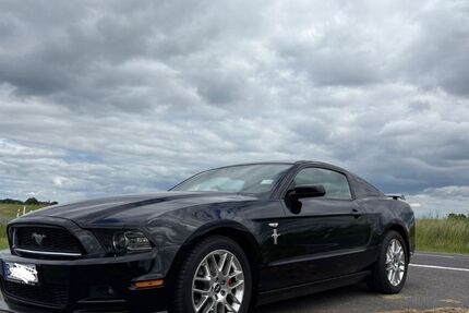 Ford Mustang 143.350 km 12.999 &euro; Berlin 13353
