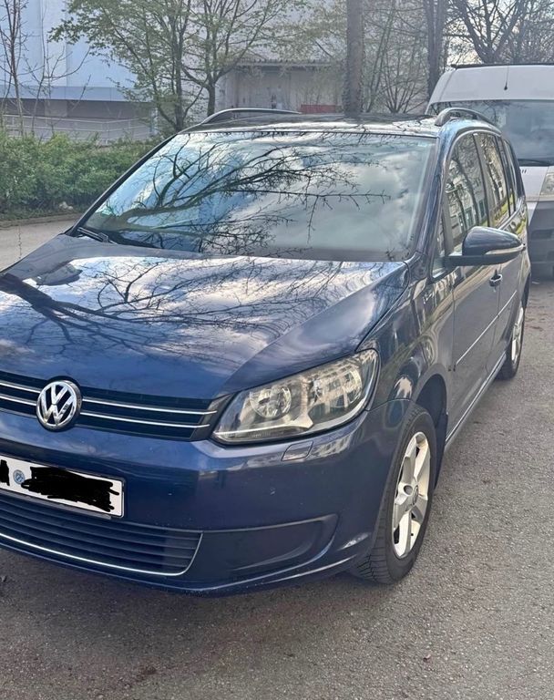 VW Touran 252.000 km 3.999 € München 81829
