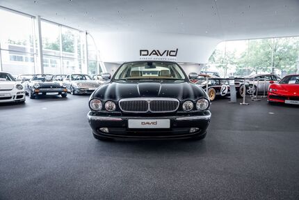 Jaguar Daimler 86.021 km 34.990 € Hamburg 22047