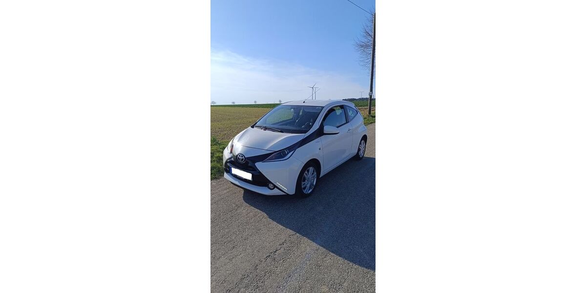 Toyota Aygo (X) 86.000 km 5.999 &euro; Steinheim am Albuch 89555