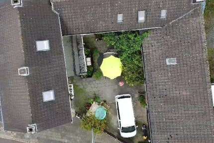 Haus zum Kaufen in Niederkassel 449.000 € 253 m² 12 zimmer