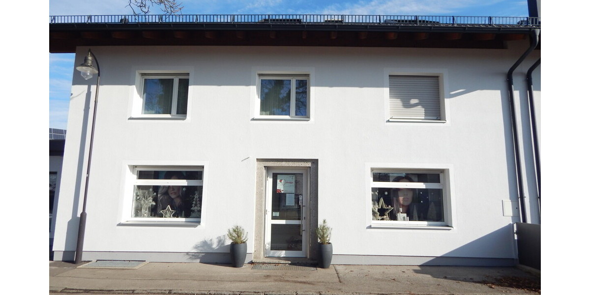 Attraktive Gewerbefläche in 83416 Saaldorf - Parkplätze vor dem Haus! Frei ab 01.04.2026 - Gewerbeobjekt Saaldorf-Surheim Surheim | Angebot:23165437