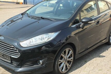 Ford Fiesta TITANIUM AUT RÜCKFAHRKAMERA BLUETOOTH 17 Zo