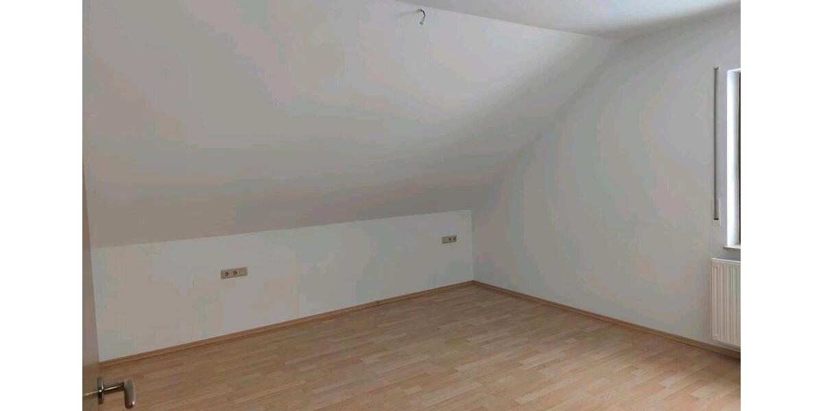 Dachgeschoßwohnung Tann (Rhön) - 4 Zimmer, 98 m&sup2;, 784&euro; | Angebot:25999909