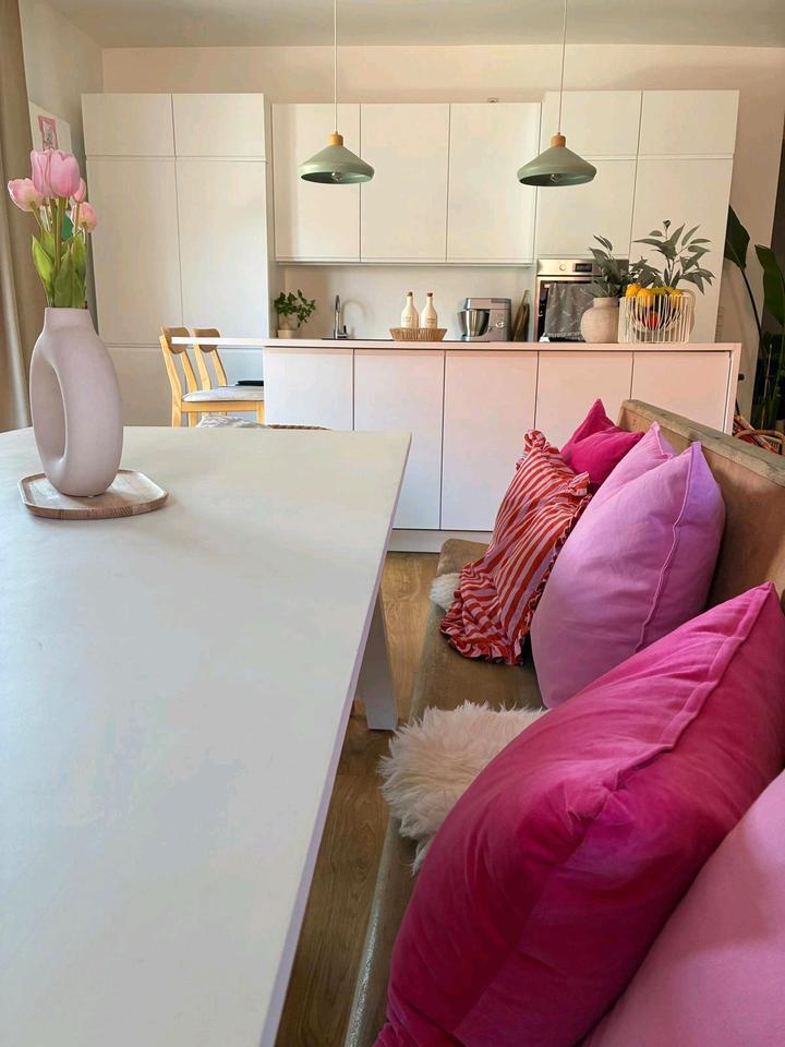 Möblierte 6-Zimmer-Wohnung mit Balkon zur Zwischenmiete Nov-März