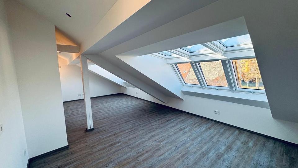 Schöne Dachgeschoss Wohnung in 93176 Beratzhausen 3 zimmer