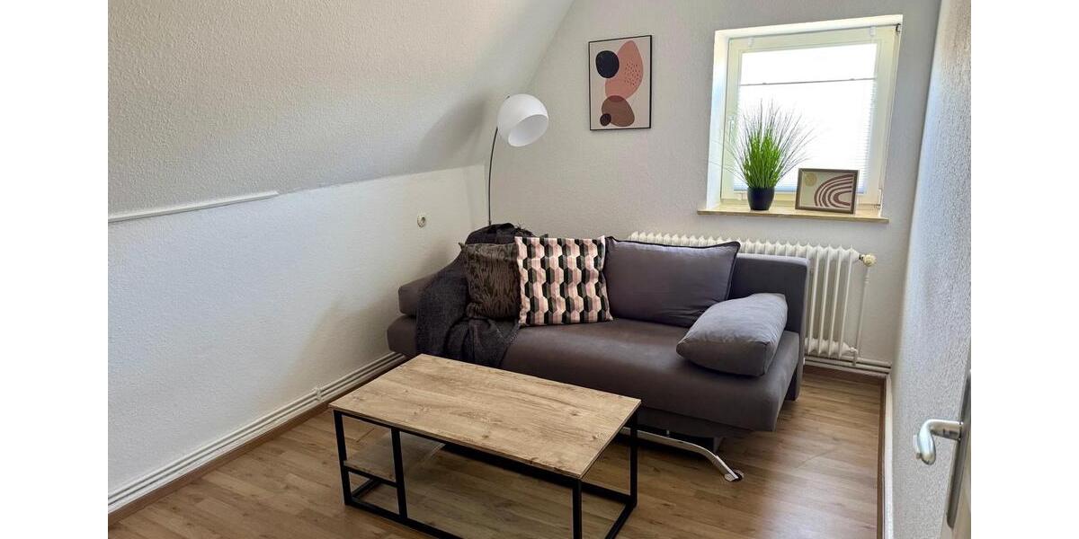 Dachgeschoßwohnung Wilhelmshaven Fedderwardergroden - 2 Zimmer, 32 m&sup2;, 400&euro; | Angebot:25843354