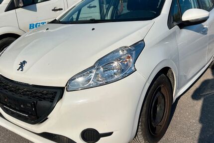 Peugeot 208 99.995 km 4.950 &euro; Freiburg im Breisgau 79108