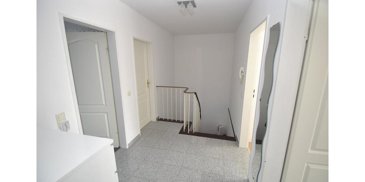 Dachgeschoßwohnung Köln Porz - 2 Zimmer, 63 m&sup2;, 239.000&euro; | Angebot:25987835