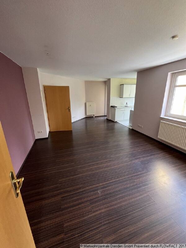 Super 2-RaumWohnung mit Einbauküche Badewanne und Balkon in der Südvorstadt !!!!