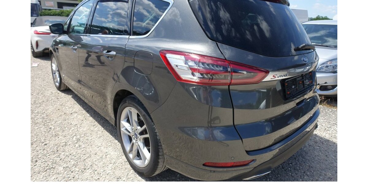 Ford S-Max Titanium AWD Pano AHK 7 Sitze Kamera 8x Alu 156.400 km 15.950 &euro; Neumarkt/OPf 92318