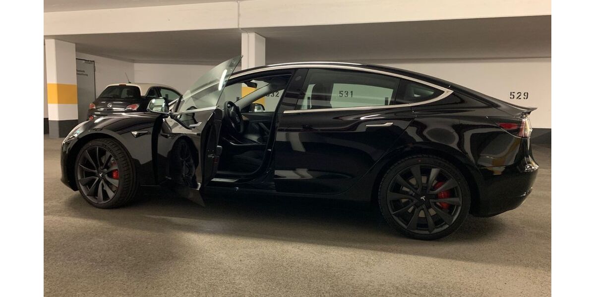 Tesla Model 3 68.000 km 25.700 &euro; stuttgart 70176
