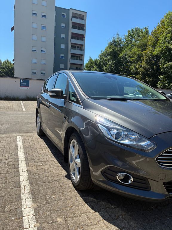 Ford S-Max 114.000 km 15.499 € Schopfheim 79650