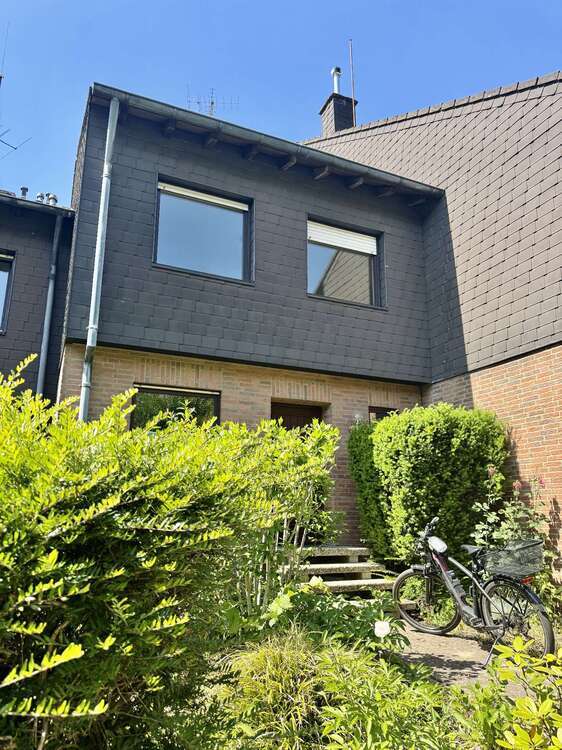 Haus zum Mieten in Düsseldorf 1.750 € 150 m²