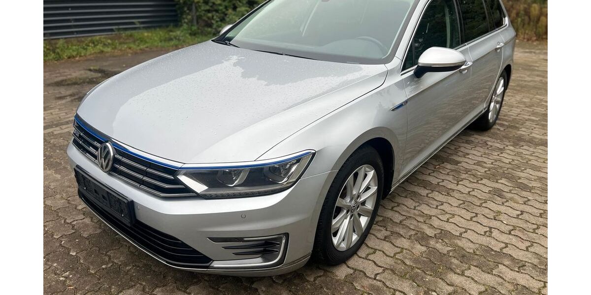 VW Passat Variant 249.000 km 8.499 &euro; Löwenberger Land OT Teschendorf 16775