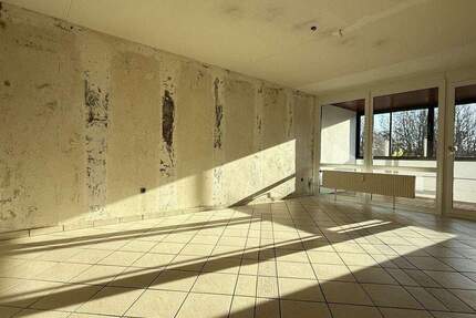 Großzügige 4 Zimmerwohnung in Neckarweihingen, teilrenoviert, Bad neu 4 zimmer