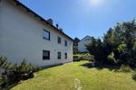 Großzügiges Zwei- bis Dreifamilienhaus mit Garten, ausgebautem Untergeschoss und Ausbaupotenzial. - Zweifamilienhaus Zell am Main | Angebot:26876421