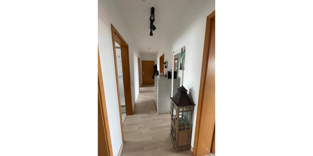 3-Zimmer-Wohnung mit Balkon, Küche Neu, Bad Neu– 76 m² 3 zimmer
