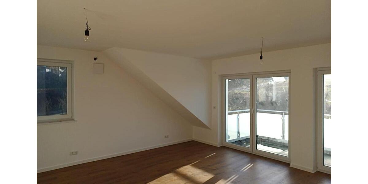 Dachgeschoßwohnung Heilbronn Frankenbach - 4 Zimmer, 92 m&sup2;, 1.200&euro; | Angebot:24802435