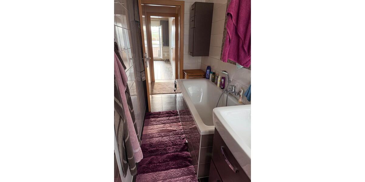 Gepflegte 4- Zimmer- Wohnung mit Einbauküche, Ruhige Lage 4 zimmer