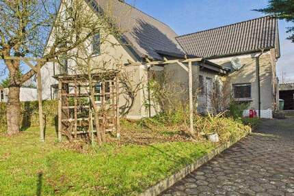 RESERVIERT ! Sanierungsbedürftiges Zechenhaus mit hochwertig erneuertem Dach 5 zimmer