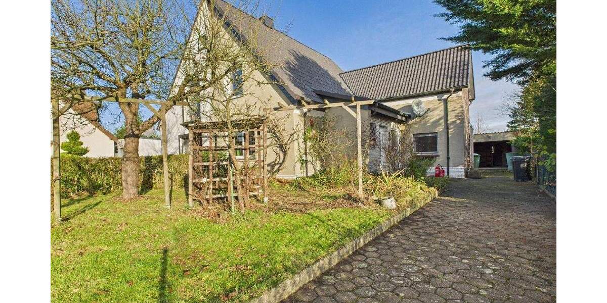 RESERVIERT ! Sanierungsbedürftiges Zechenhaus mit hochwertig erneuertem Dach 5 zimmer