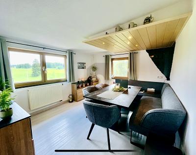 GEMÜTLICH MIT TRAUMHAFTER AUSSICHT - Doppelhaushälfte Maierhöfen | Angebot:26292567